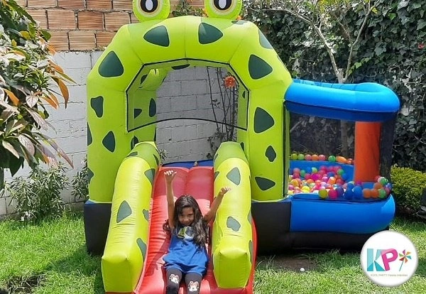 Inflable con Piscina de pelotas para niños